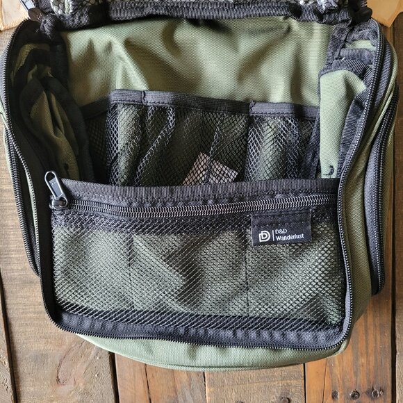 D&D Wanderlust Hanging Toiletry Bag - Picture 4 of 5